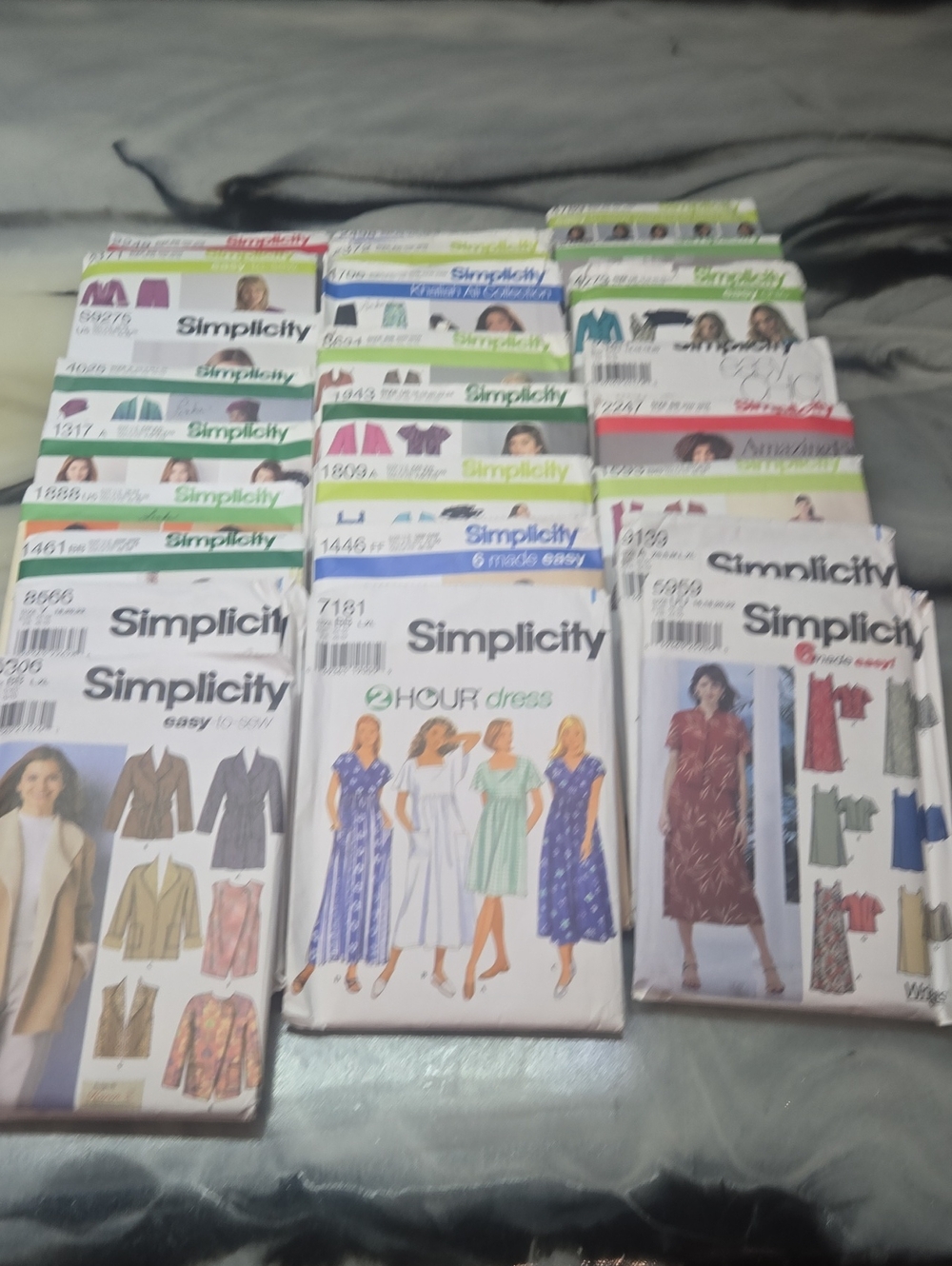 Huge Lot of 25 Simplicity Sewing Patterns Wholesale Destash Misses Plus Size